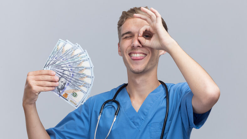 nurse getting benefit for travel nurse assignment